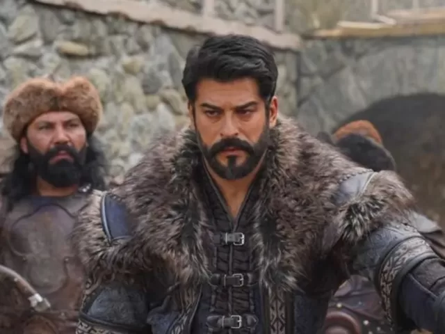Burak Özçivit'li Yeni Dizi Projesinde Partner Arayışı Sürüyor: Sektörde Fırsatlar Kapınızı Çalabilir!